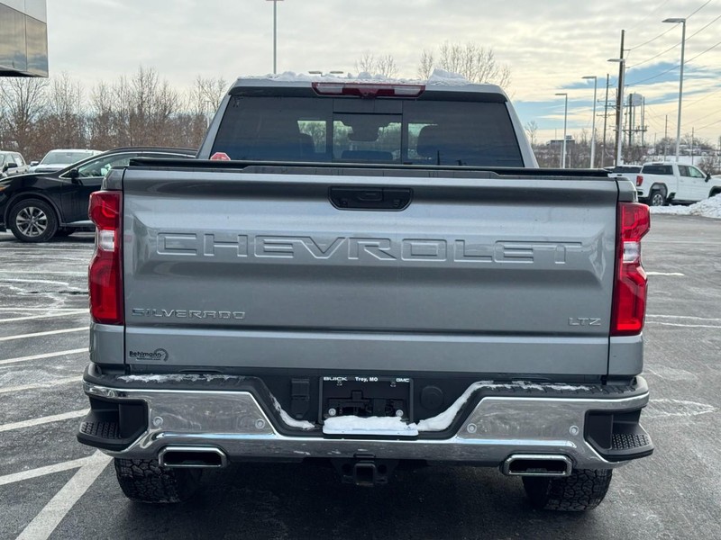 Chevrolet Silverado 1500 Vehicle Full-screen Gallery Image 05