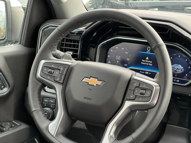 Chevrolet Silverado 1500 Vehicle Full-screen Gallery Image 12