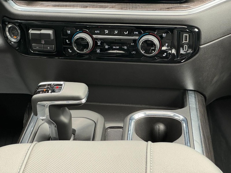 Chevrolet Silverado 1500 Vehicle Full-screen Gallery Image 14