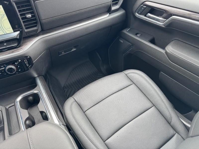 Chevrolet Silverado 1500 Vehicle Full-screen Gallery Image 15