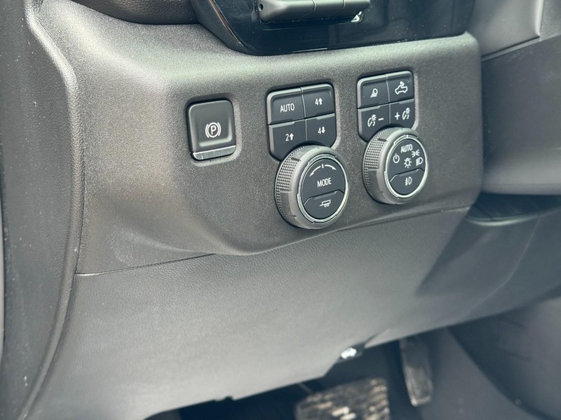 Chevrolet Silverado 1500 Vehicle Full-screen Gallery Image 17