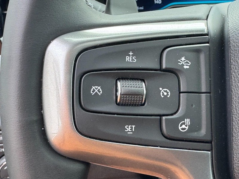 Chevrolet Silverado 1500 Vehicle Full-screen Gallery Image 18