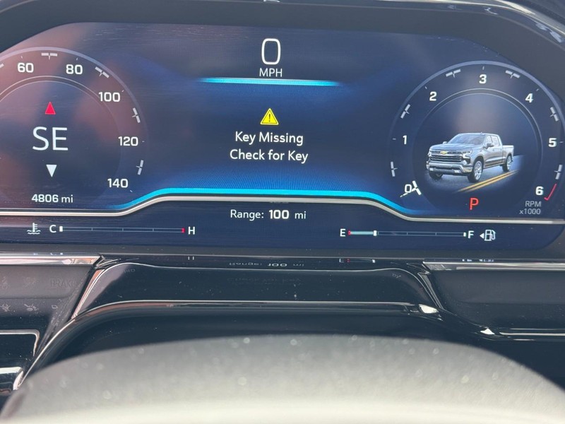 Chevrolet Silverado 1500 Vehicle Full-screen Gallery Image 20