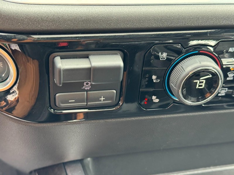 Chevrolet Silverado 1500 Vehicle Full-screen Gallery Image 23