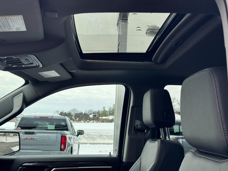 Chevrolet Silverado 1500 Vehicle Full-screen Gallery Image 25