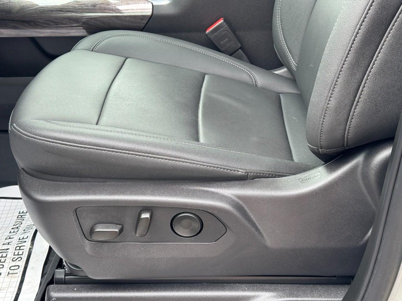 Chevrolet Silverado 1500 Vehicle Full-screen Gallery Image 26