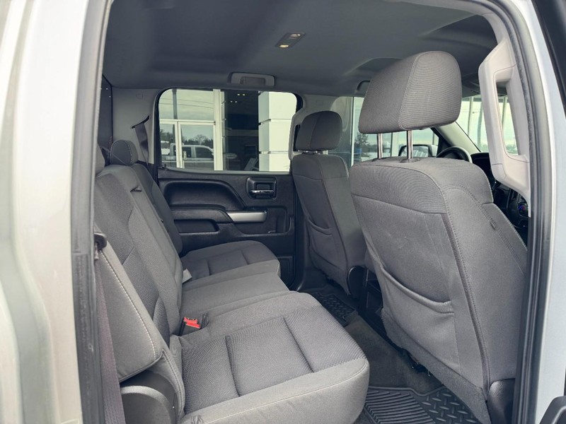 Chevrolet Silverado 1500 Vehicle Full-screen Gallery Image 10