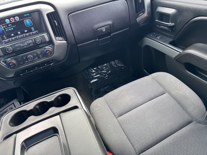 Chevrolet Silverado 1500 Vehicle Full-screen Gallery Image 15