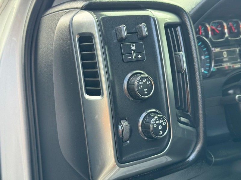 Chevrolet Silverado 1500 Vehicle Full-screen Gallery Image 16