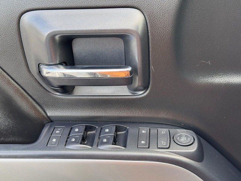 Chevrolet Silverado 1500 Vehicle Full-screen Gallery Image 21