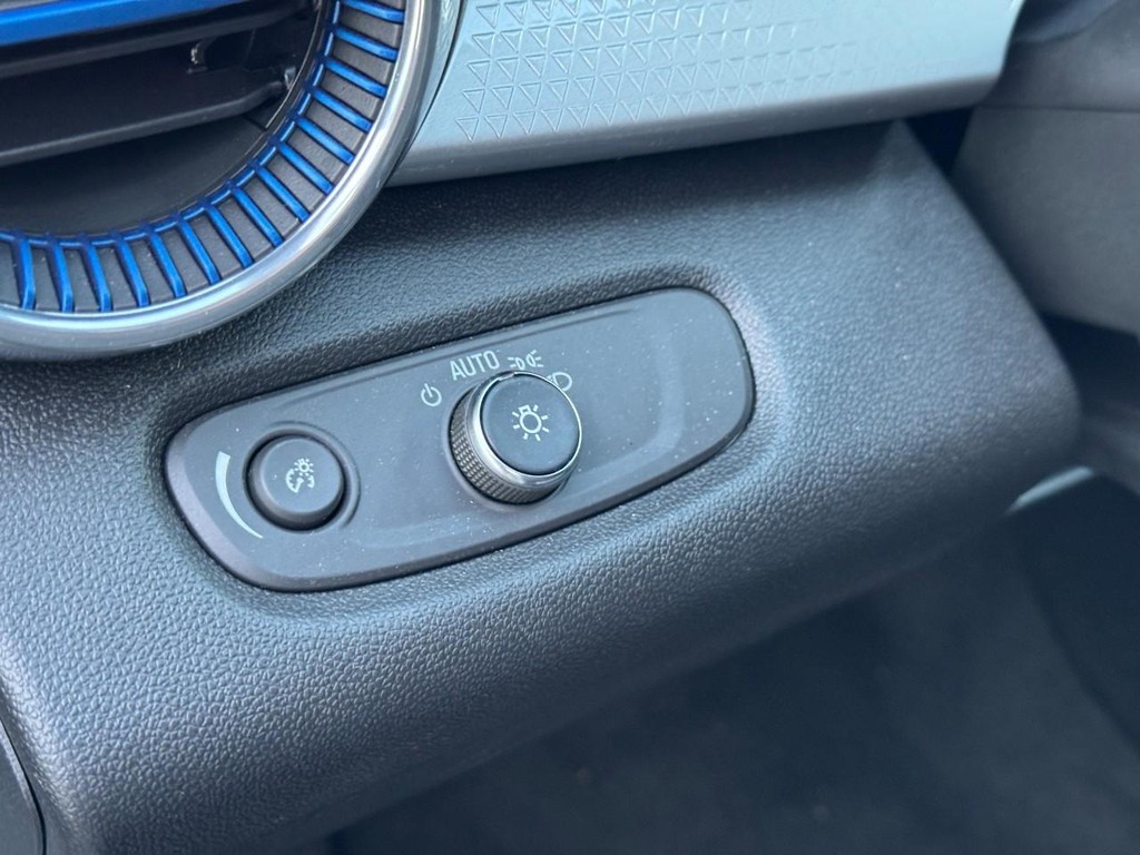 Chevrolet Trax Vehicle Full-screen Gallery Image 16