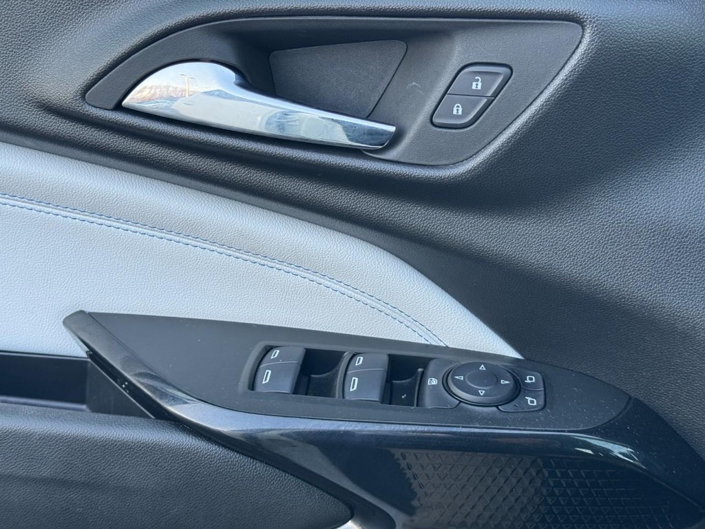 Chevrolet Trax Vehicle Full-screen Gallery Image 22