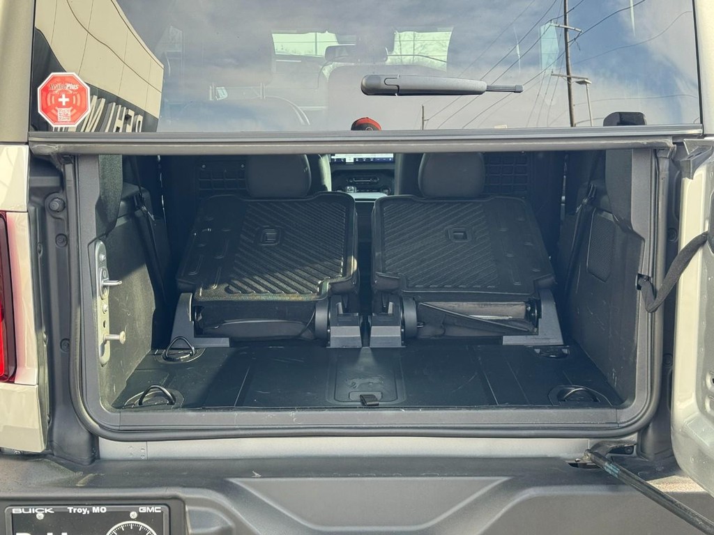 Ford Bronco Vehicle Full-screen Gallery Image 05