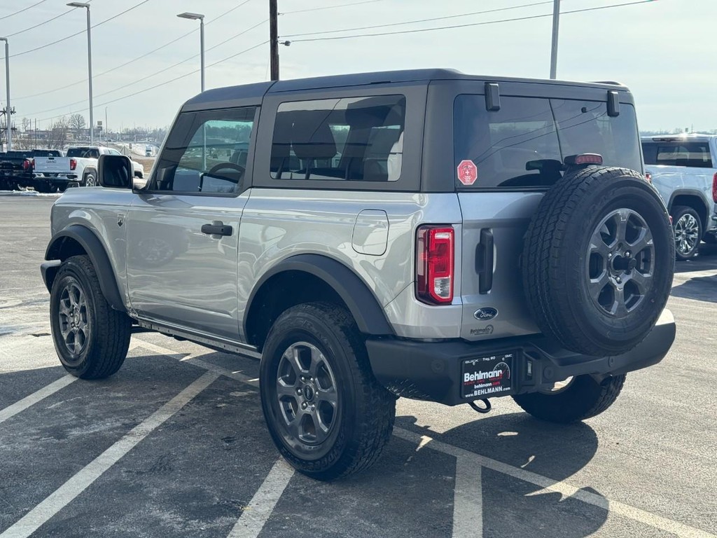 Ford Bronco Vehicle Full-screen Gallery Image 06
