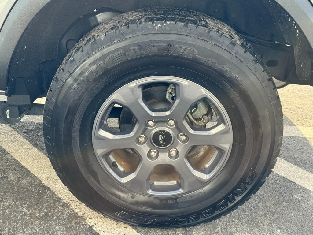 Ford Bronco Vehicle Full-screen Gallery Image 07