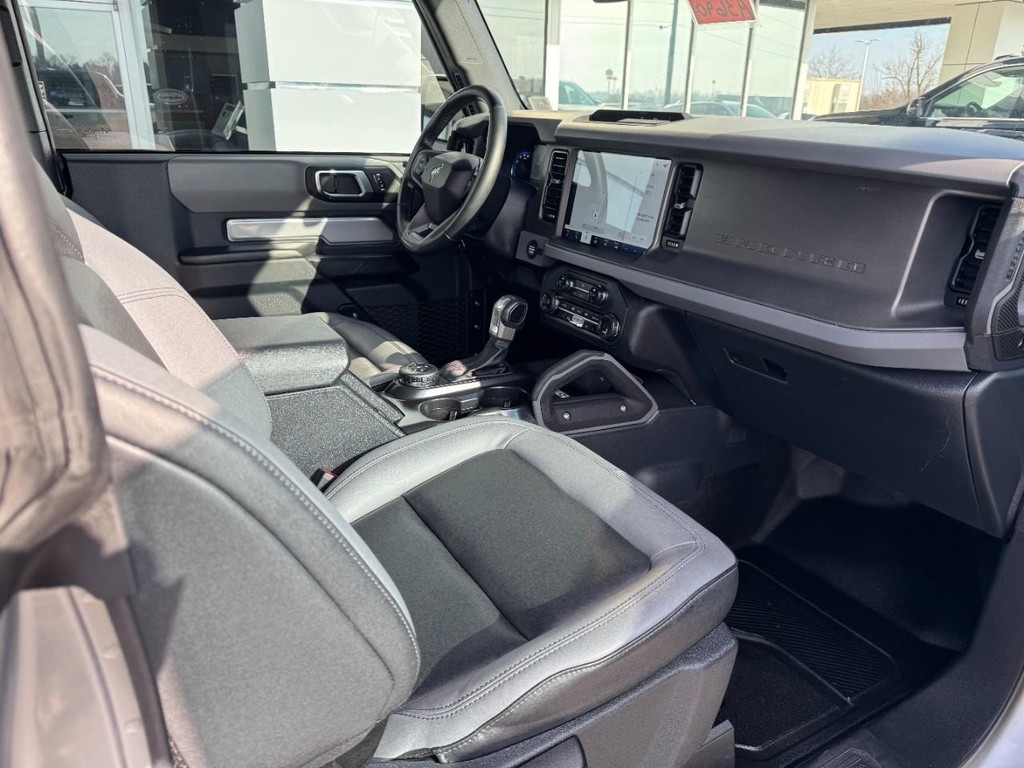 Ford Bronco Vehicle Full-screen Gallery Image 10