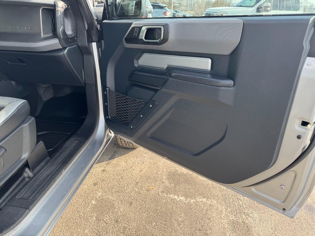 Ford Bronco Vehicle Full-screen Gallery Image 11