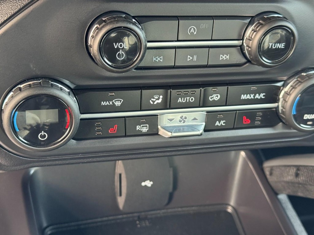 Ford Bronco Vehicle Full-screen Gallery Image 24