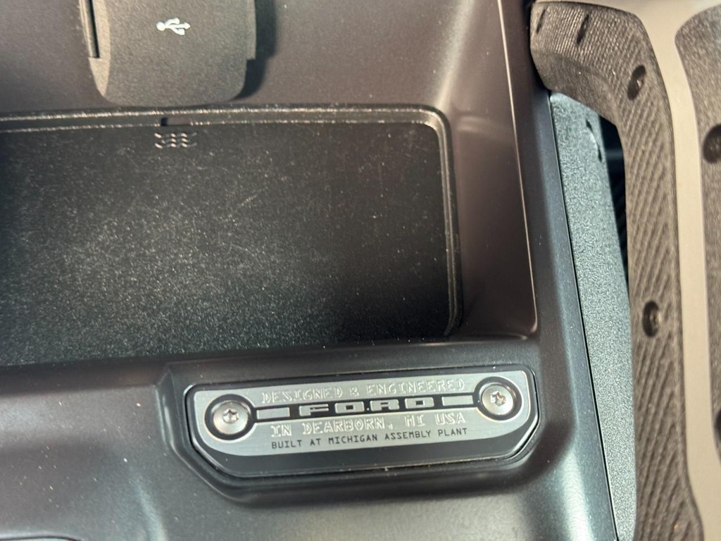 Ford Bronco Vehicle Full-screen Gallery Image 25