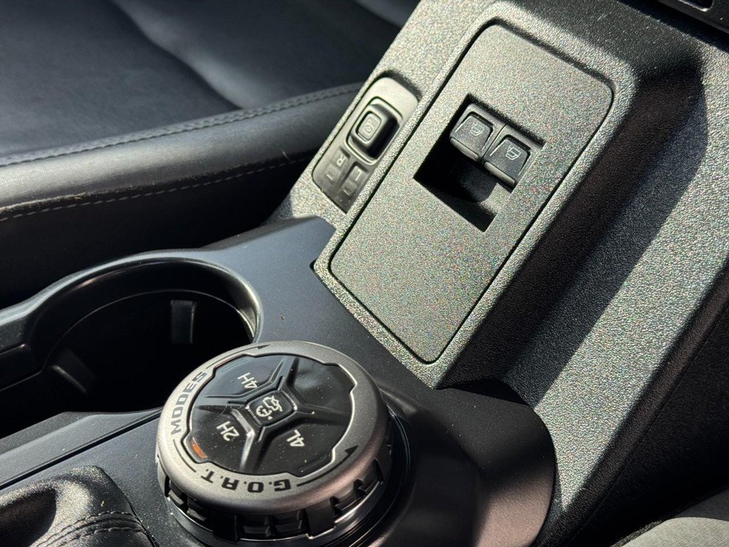 Ford Bronco Vehicle Full-screen Gallery Image 27