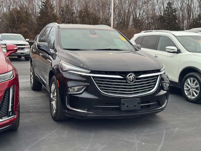 Buick Enclave Vehicle Full-screen Gallery Image 02