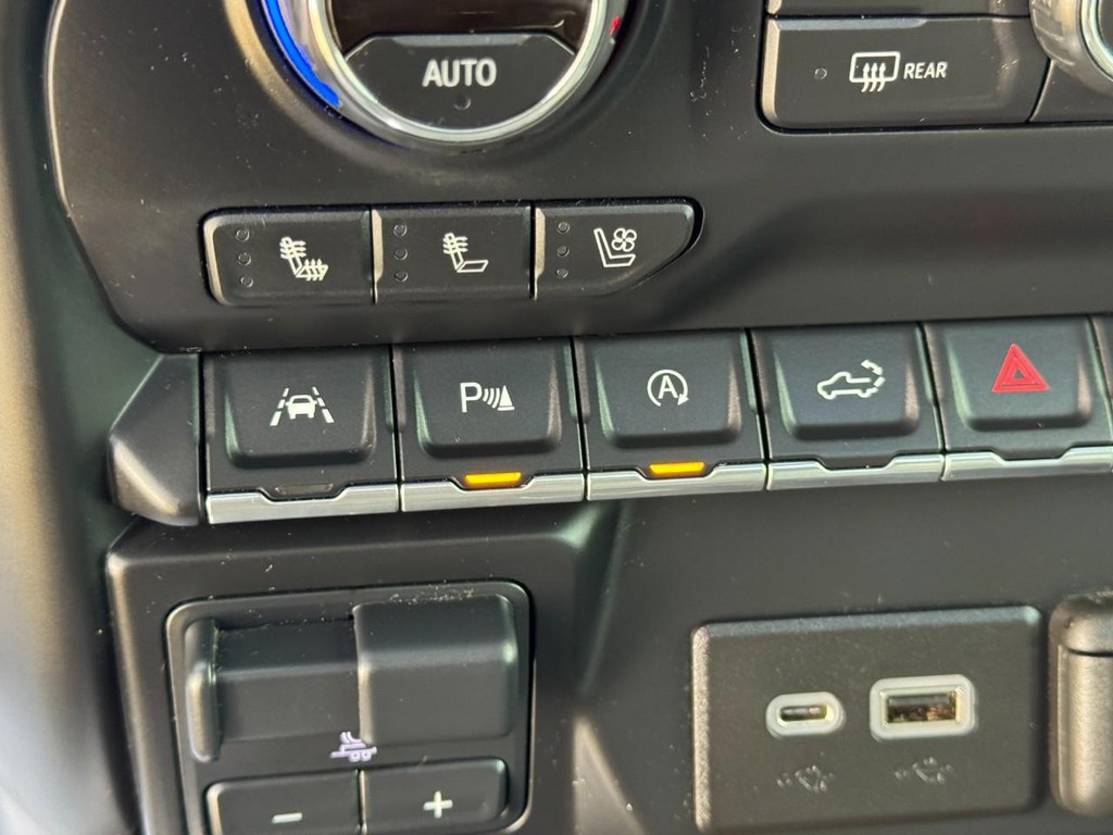 Chevrolet Silverado 1500 Vehicle Full-screen Gallery Image 23