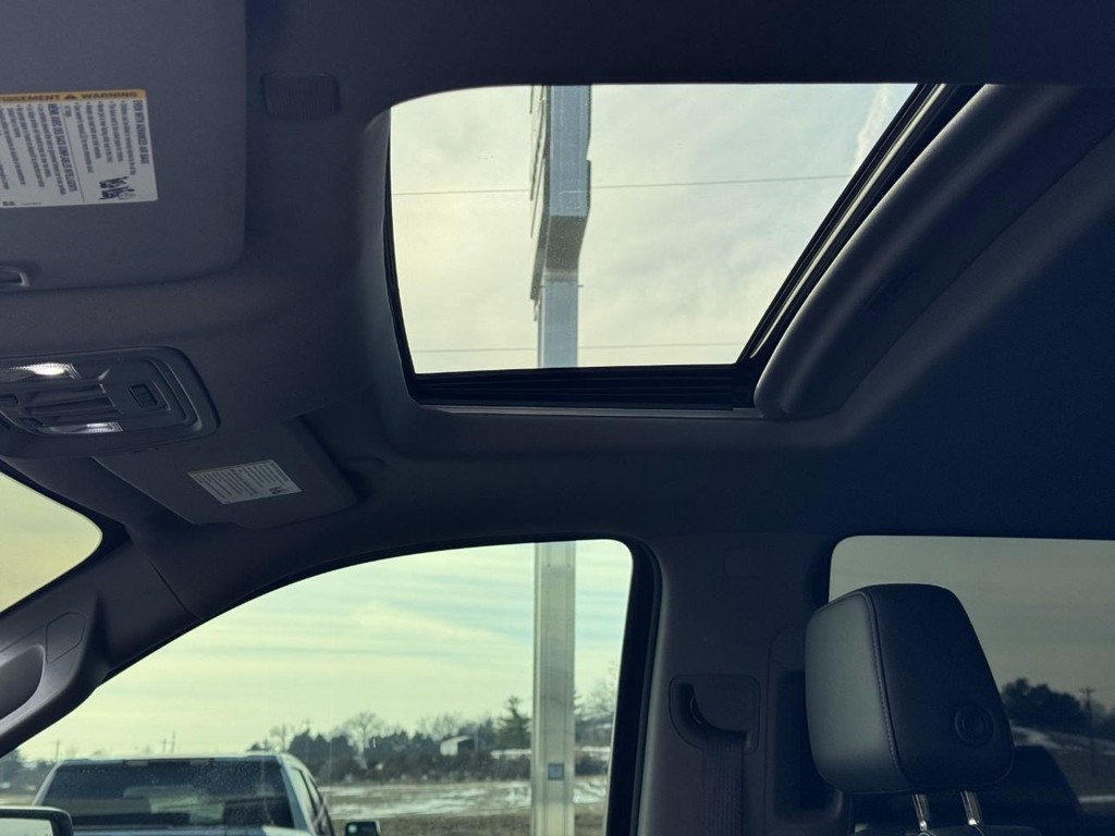 Chevrolet Silverado 1500 Vehicle Full-screen Gallery Image 26