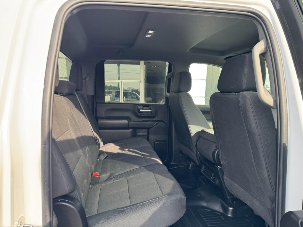 Chevrolet Silverado 2500HD Vehicle Full-screen Gallery Image 10