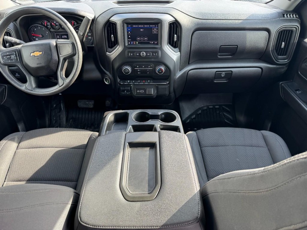 Chevrolet Silverado 2500HD Vehicle Full-screen Gallery Image 11