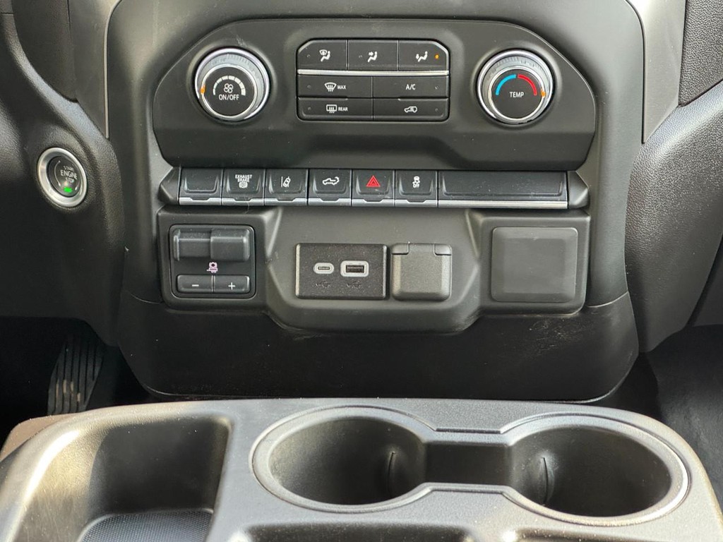 Chevrolet Silverado 2500HD Vehicle Full-screen Gallery Image 14