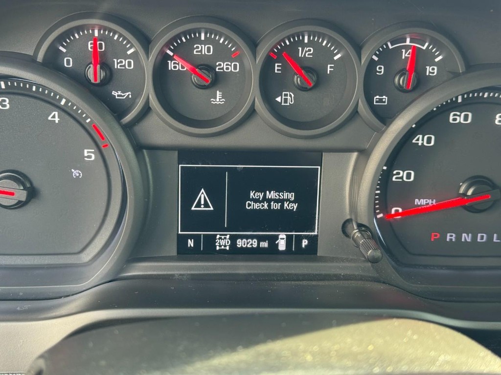 Chevrolet Silverado 2500HD Vehicle Full-screen Gallery Image 18