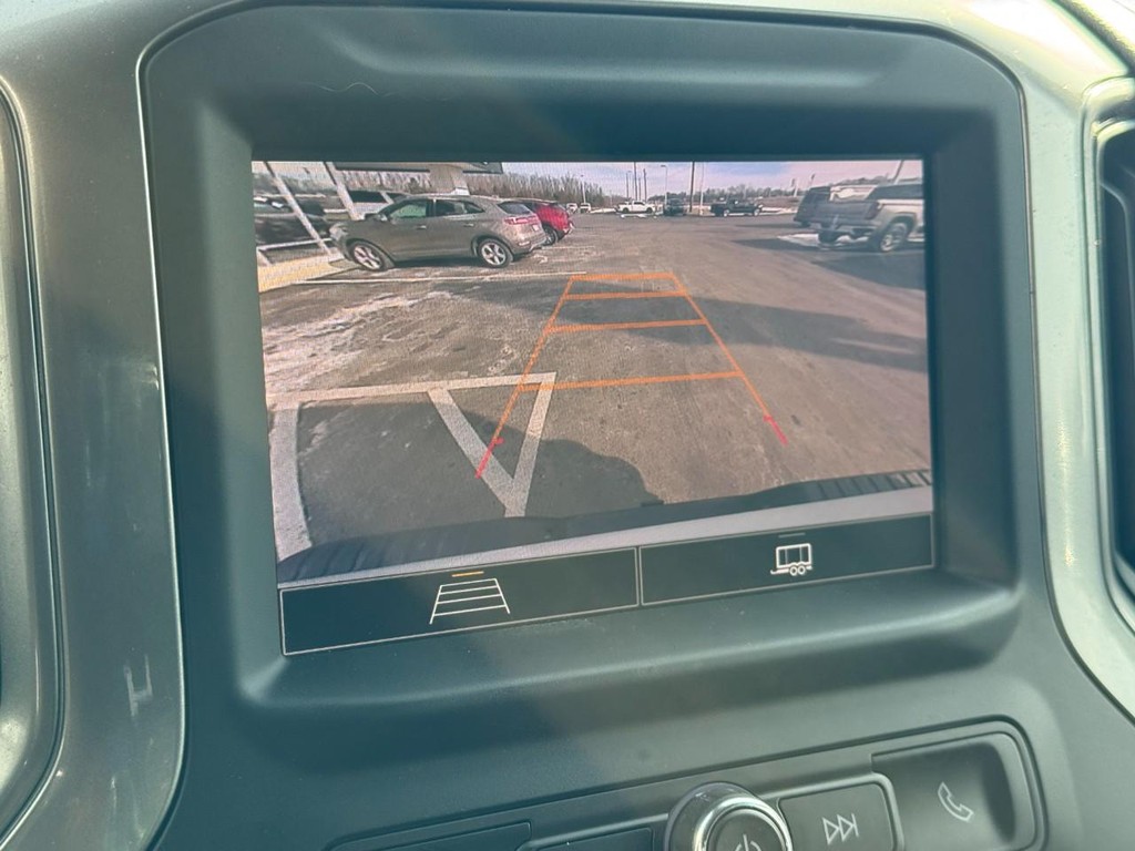 Chevrolet Silverado 2500HD Vehicle Full-screen Gallery Image 19