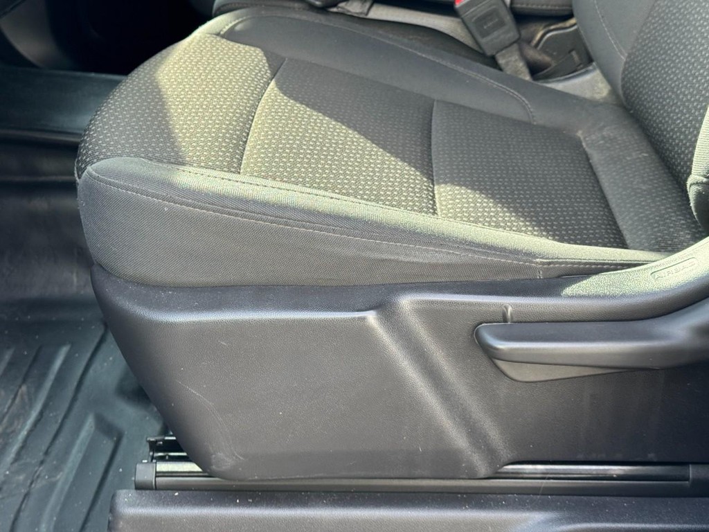 Chevrolet Silverado 2500HD Vehicle Full-screen Gallery Image 22