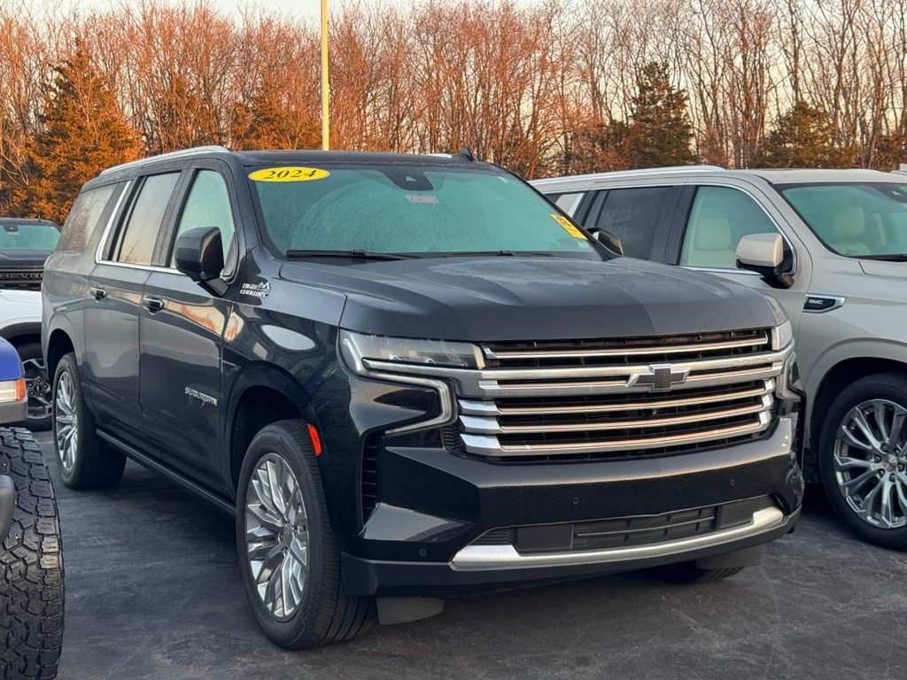 Chevrolet Suburban Vehicle Full-screen Gallery Image 02