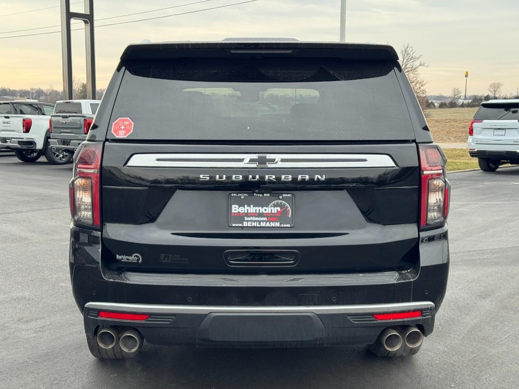 Chevrolet Suburban Vehicle Full-screen Gallery Image 05