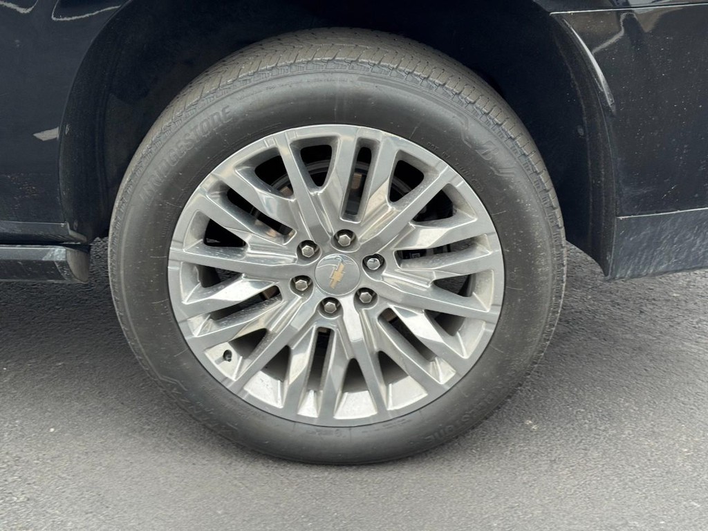 Chevrolet Suburban Vehicle Full-screen Gallery Image 07