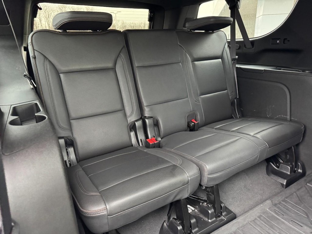 Chevrolet Suburban Vehicle Full-screen Gallery Image 10