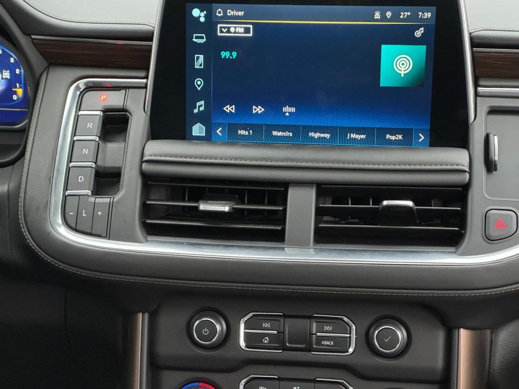 Chevrolet Suburban Vehicle Full-screen Gallery Image 14