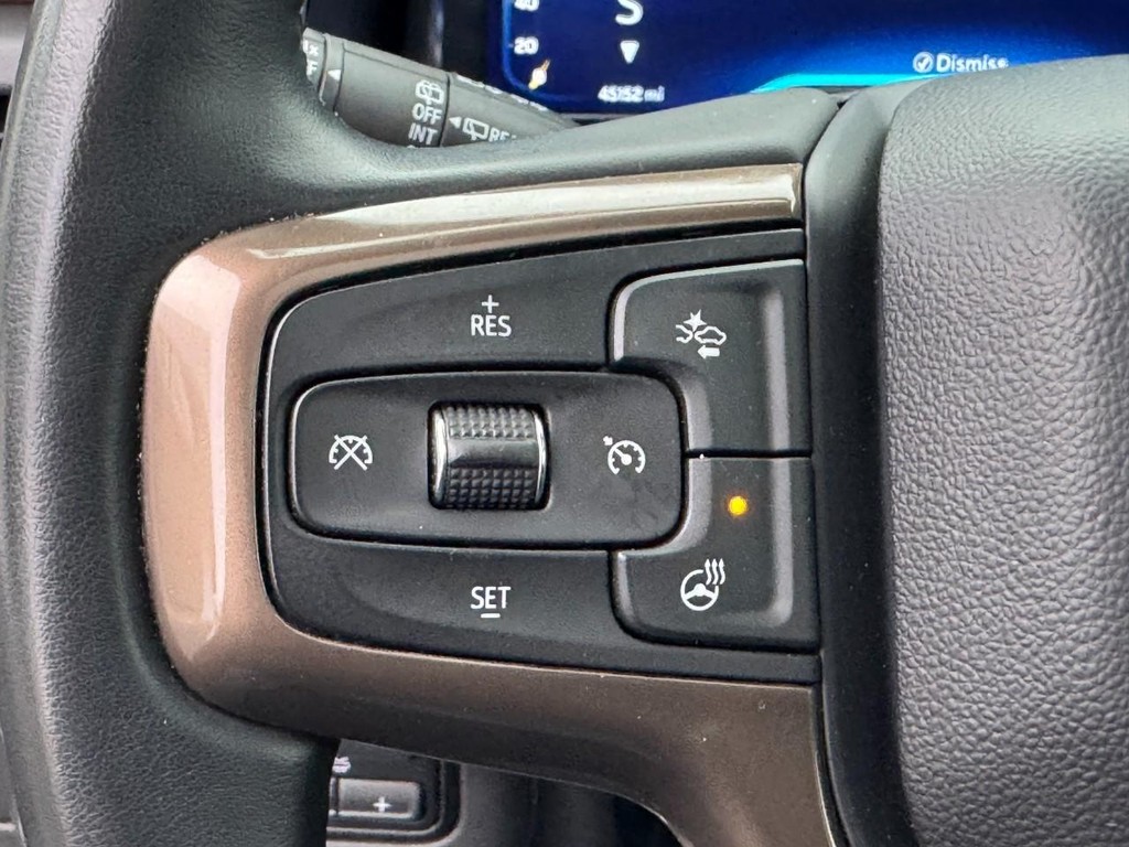 Chevrolet Suburban Vehicle Full-screen Gallery Image 19