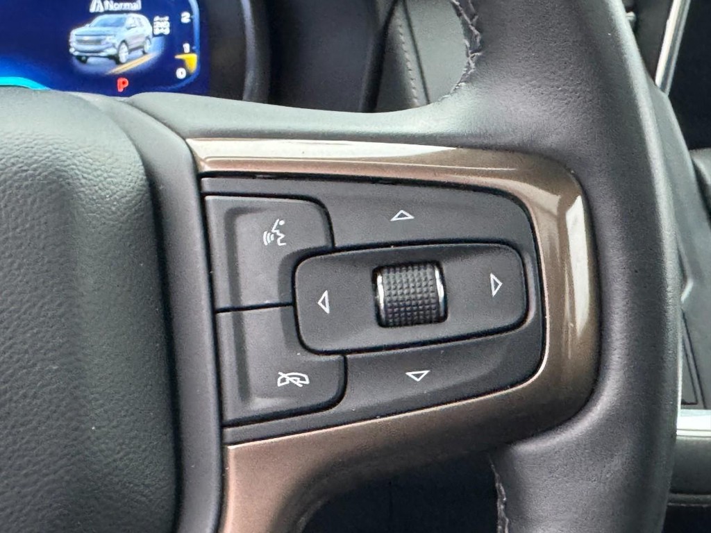 Chevrolet Suburban Vehicle Full-screen Gallery Image 20