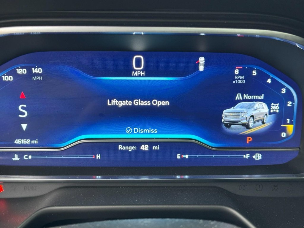 Chevrolet Suburban Vehicle Full-screen Gallery Image 21