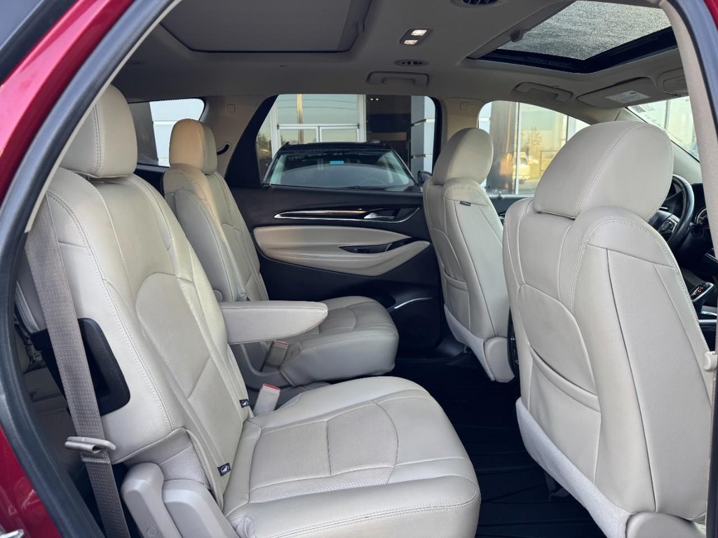 Buick Enclave Vehicle Full-screen Gallery Image 10