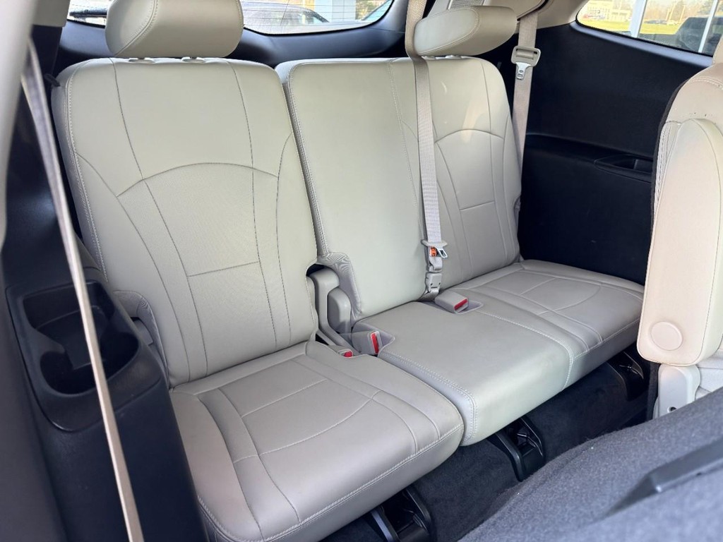 Buick Enclave Vehicle Full-screen Gallery Image 11