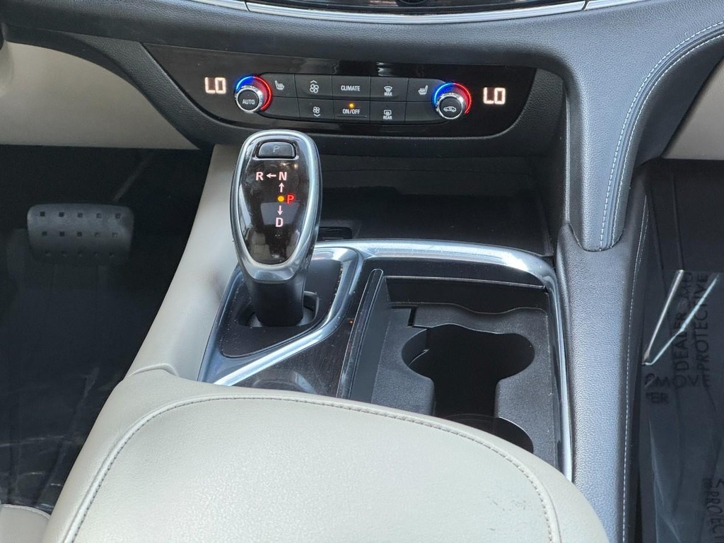 Buick Enclave Vehicle Full-screen Gallery Image 15