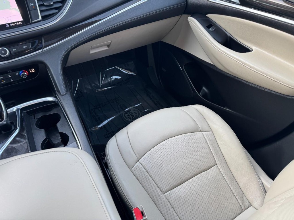 Buick Enclave Vehicle Full-screen Gallery Image 16