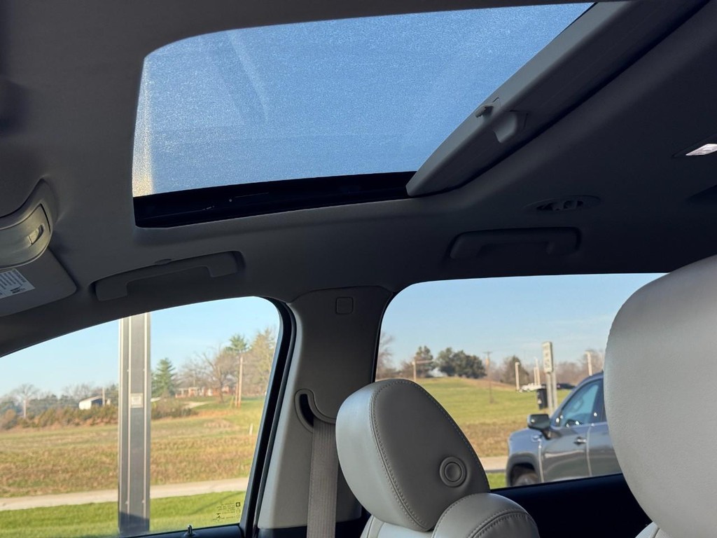 Buick Enclave Vehicle Full-screen Gallery Image 27