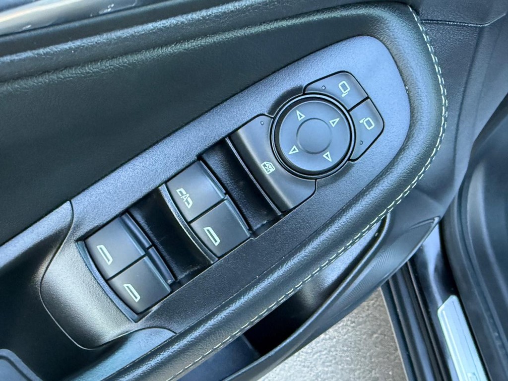 Buick Encore GX Vehicle Full-screen Gallery Image 14