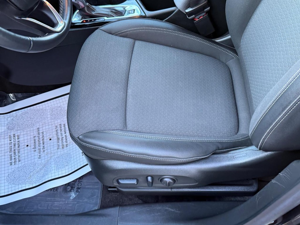 Buick Encore GX Vehicle Full-screen Gallery Image 15
