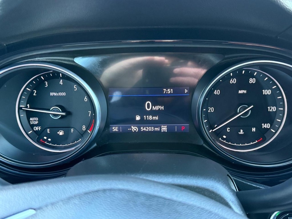 Buick Encore GX Vehicle Full-screen Gallery Image 18