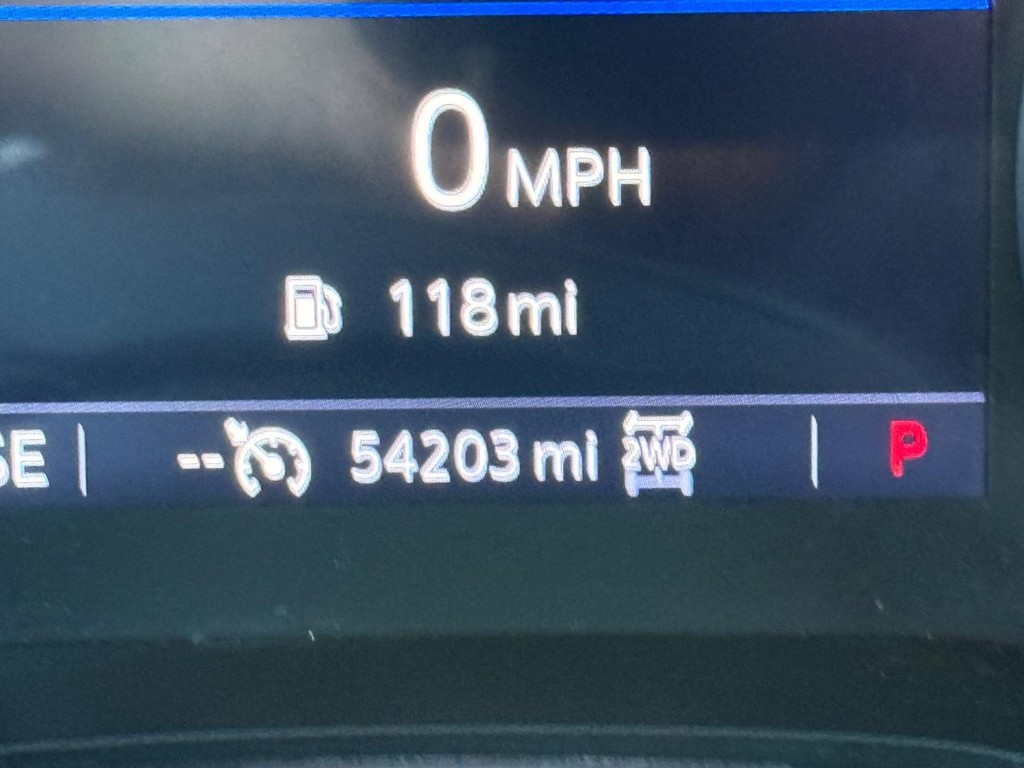 Buick Encore GX Vehicle Full-screen Gallery Image 19